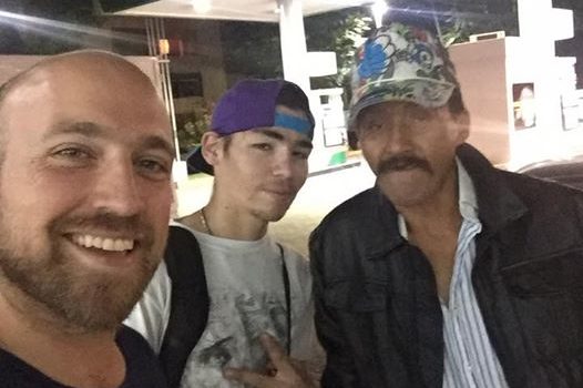 La sorprendente historia de dos hombres que devolvieron un cheque en blanco firmado