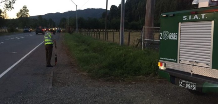 En riesgo vital se encuentra joven que chocó con su motocicleta en ruta de Los Ríos