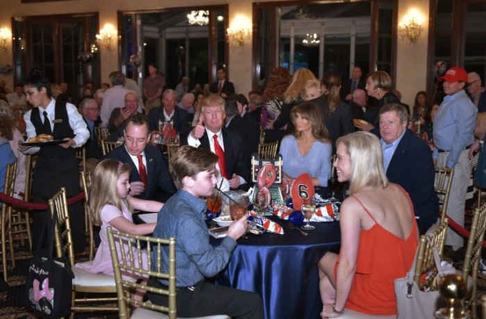 La cara de Melania Trump se apodera nuevamente de las redes tras reacción en Super Bowl