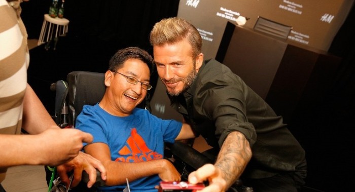 Beckham se defiende de acusación de usar labor humanitaria para beneficio personal