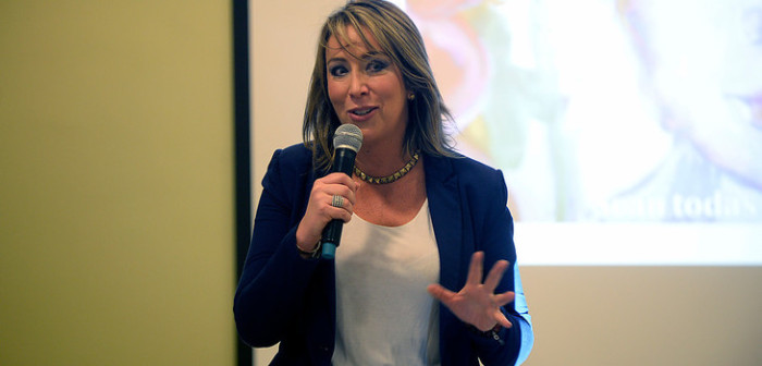 Jennifer Warner presume su trabajado abdomen con video en Instagram