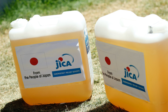 Japón dona a Chile 500 mil litros de retardante para combatir incendios forestales