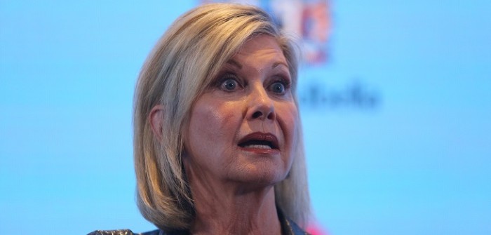 La desubicada pregunta a Olivia Newton-John por grosero 'modismo' en canción de 'Grease'