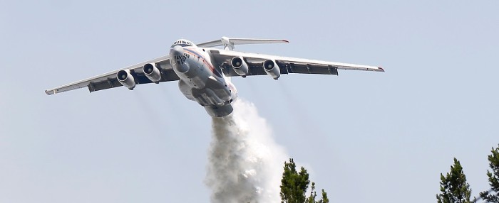 Ilyushin y otras 14 naves trabajan en mitigar incendio en Parral