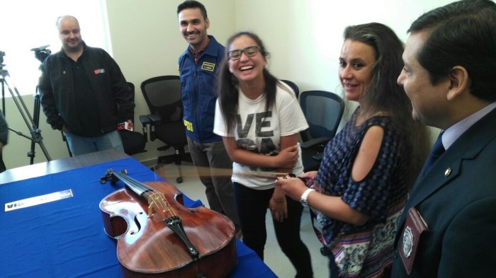 Recuperan violoncello de 230 años que fue robado en Temuco: era ofrecido en $500 mil
