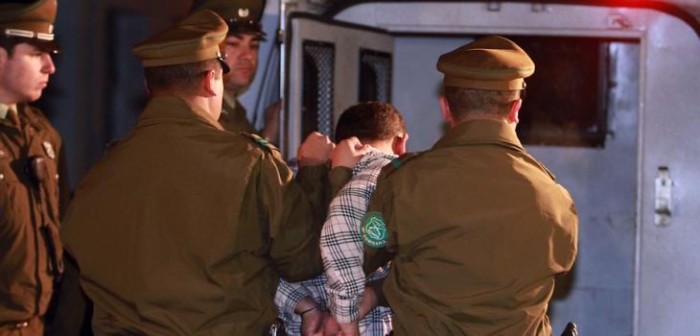 Detienen a hombre acusado de violar a joven de 19 años en plaza de Macul