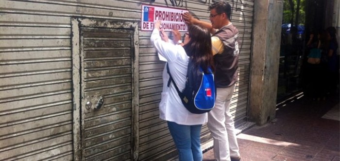 Prohíben funcionamiento de conocida heladería capitalina por presencia de cucarachas