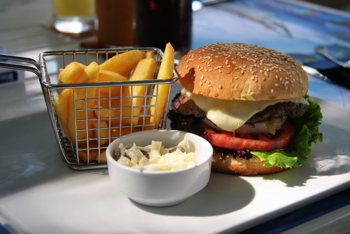 ¿Cuántas muertes al año generan los malos hábitos alimentarios?