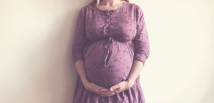 Madre que dio a luz a un niño entró en trabajo de parto 6 días después con gemelas