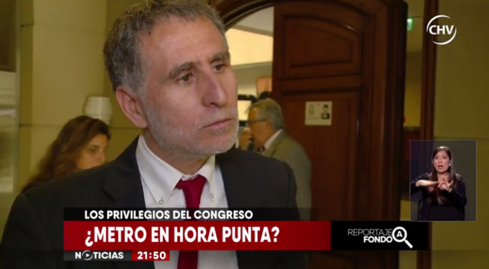 Diputado Daniel Farcas recibe ola de críticas: afirmó que pasaje del Metro costaba $290