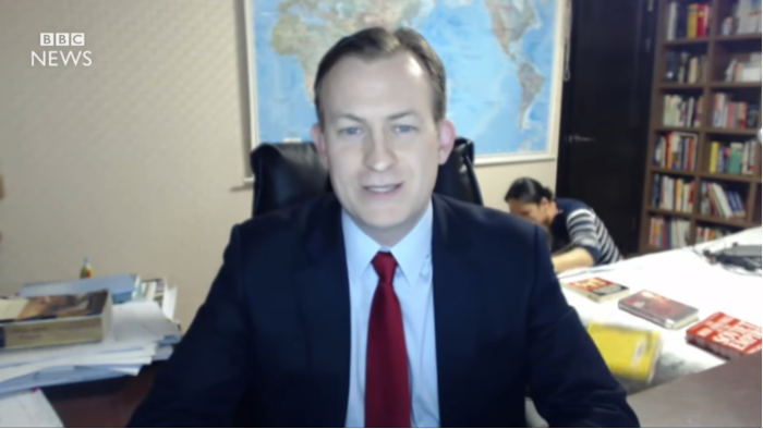 ¿Cómo hubiese reaccionado una mujer en lugar del profesor del viral de la BBC?