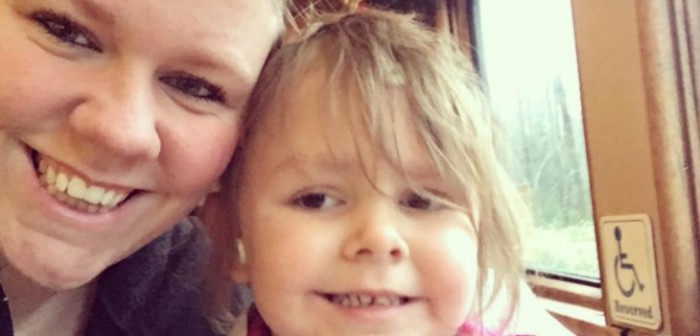 Madre comparte desgarradora imagen tras perder a su hija por un tumor cerebral