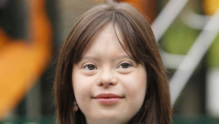 Dulce joven con síndrome de Down cumplió su sueño: se transformó en chica del tiempo