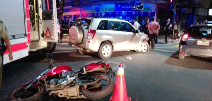 Joven salió eyectado tras colisión entre motocicleta y automóvil en centro de Concepción