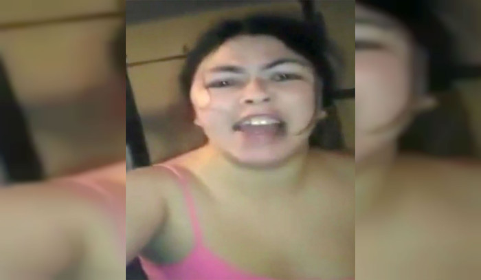 Brutal: video muestra a joven mujer dando una paliza a dos niños que serían sus hijos