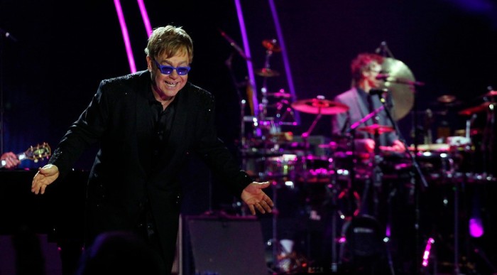 El importante trasfondo de la fiesta de Elton John: celebró sus 70 junto a Lady Gaga