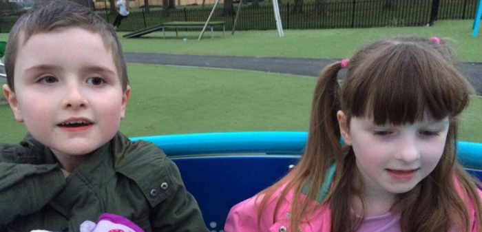 Niña de 8 años escribe desgarradora carta pidiendo columpios para su hermano discapacitado