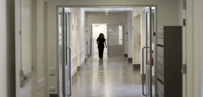 Suspenden de sus funciones a médico acusado de negligencia tras muerte de joven en Papudo