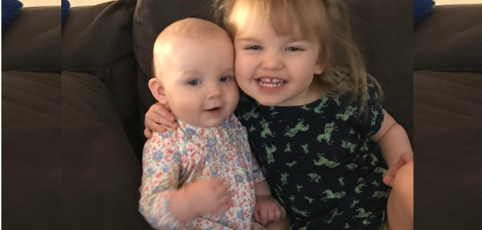 Niña calló a cajera que no quería venderle una muñeca negra: ésta fue su potente respuesta