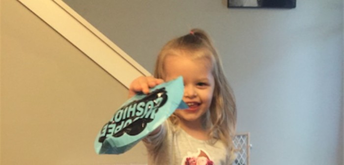 Niña se rehusaba a realizar su cumpleaños si la temática no era de un particular emoticón