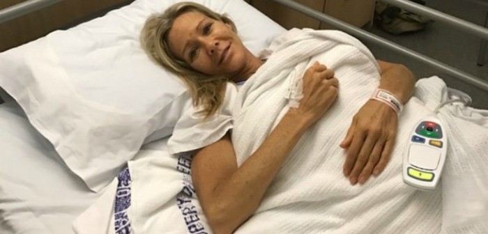 Conmovedora foto de un niño de 8 años consolando a su madre con cáncer es viral