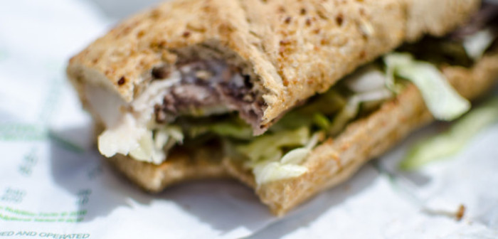 Polémica provoca supuesto hallazgo de gusano en sándwich de Subway en Concepción