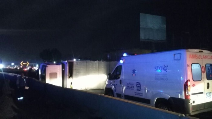 Volcamiento de camión genera atochamiento de gran magnitud en la Ruta 5 Norte