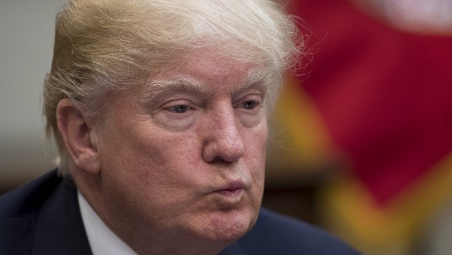 Líder demócrata del Senado crea una playlist anti-Trump en Spotify