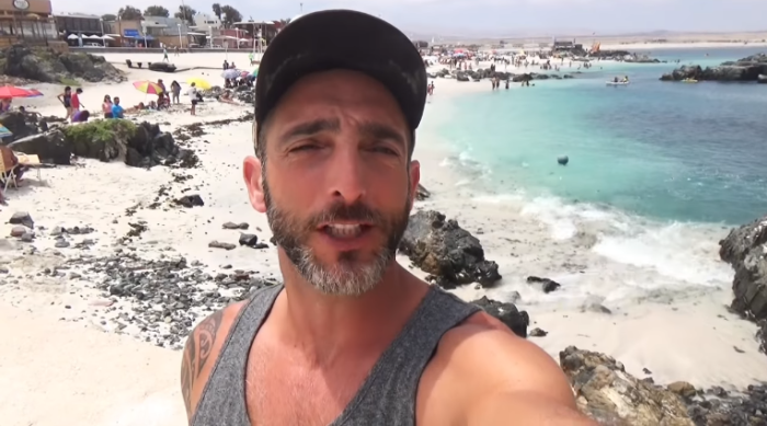 ¿En qué está el recordado notero Álvaro García tras su polémica salida de TVN?