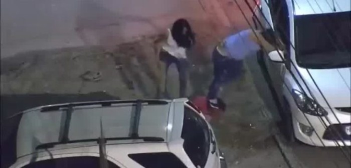 Video capta cómo 2 mujeres apalean despiadadamente a otra en Iquique