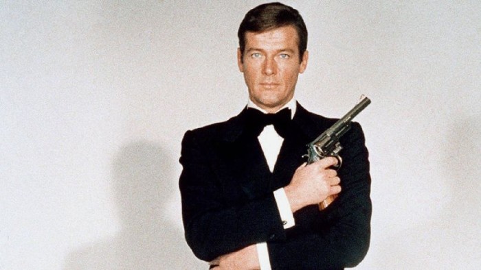 Moore como James Bond | EON Productions