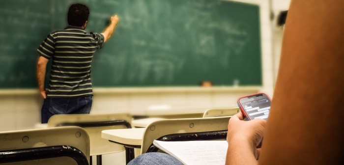 Profesor le pidió a alumnos que fueran creativos en presentación: a uno se le pasó la mano