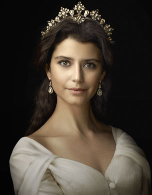 Beren Saat | Canal 13