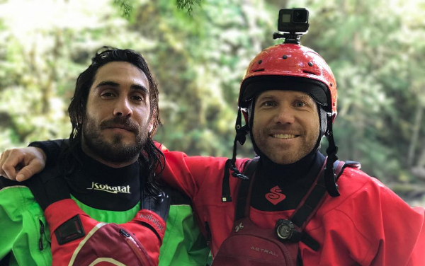 Pedro Astorga pasó gran susto en EEUU luego de realizar arriesgada maniobra en kayak