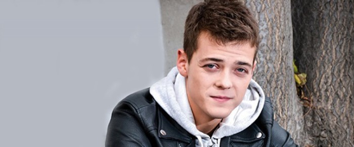 Tierna imagen de Simón Pesutic pequeño junto a su padre generó ola de piropos