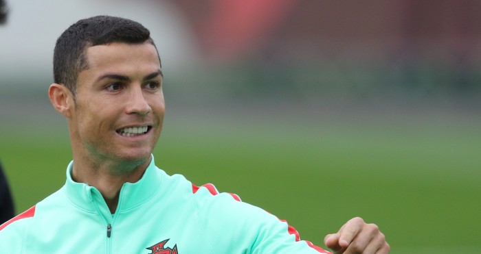 Papá chocho: Cristiano Ronaldo presentó a sus hijos recién nacidos en redes sociales