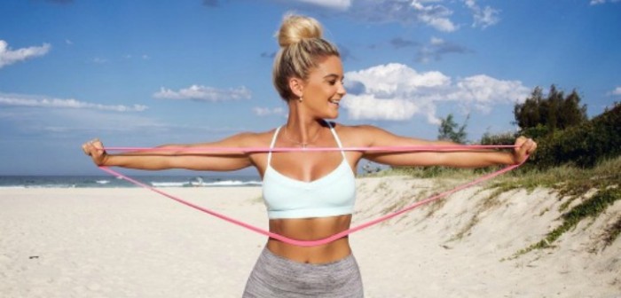 Joven muestra su antes y después tras hacer fácil cambio en su rutina de ejercicios