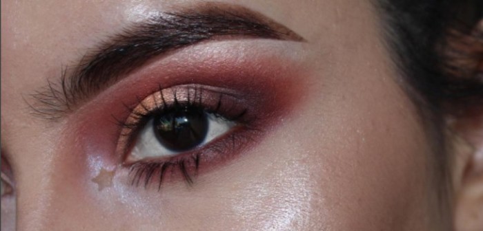 Colores y brillos: esta es la última tendencia en maquillaje que está encantando Internet