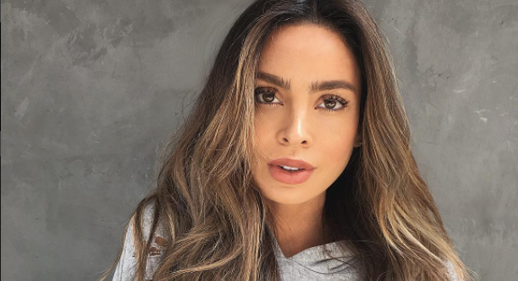 Modelo impacta en redes sociales por su tonificado abdomen de 5 meses de embarazo