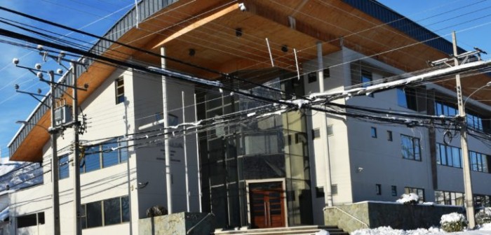 Condenan a sujeto por violar a extranjera que conoció por Tinder mientras era carabinero