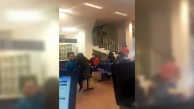 Dramático video registra suicidio de jubilado en oficina estatal de Argentina