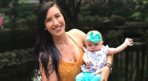 La cálida respuesta de profesora a alumna que faltó a clases por cuidar a su hija