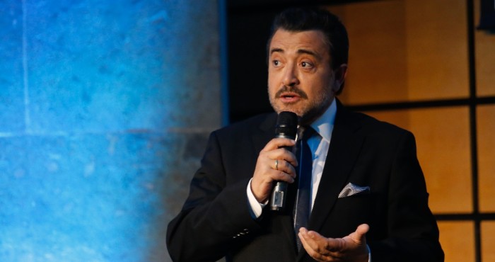 El nuevo desafío de Leo Caprile en Canal 13: animará programa que mezcla concursos y cocina