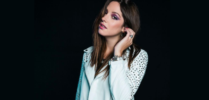 ¿Una mariposa? Innovador look de Kel Calderón llamó la atención en 'Maldita Moda'