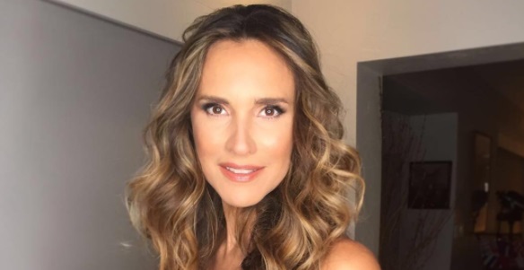 A sus 45 años Angélica Castro desata la envidia de seguidoras posando en bikini