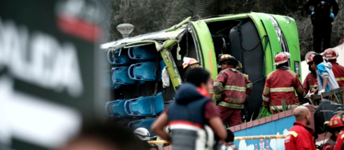 Tragedia en Lima: Dos chilenos mueren luego que bus turístico desbarrancara 7 metros