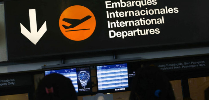 Justicia ordena millonaria indemnización tras insólita detención en aeropuerto de Santiago