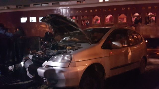 Una mujer quedó herida luego que su auto fuera impactado por 'Tren del Recuerdo' en Maipú