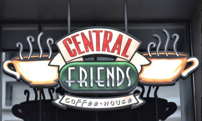 Pura nostalgia: inauguraron en Santiago un café inspirado en popular serie 'Friends'