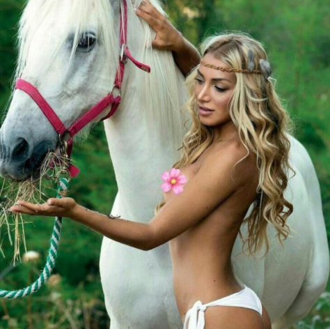 Elisa De Panicis | Instagram